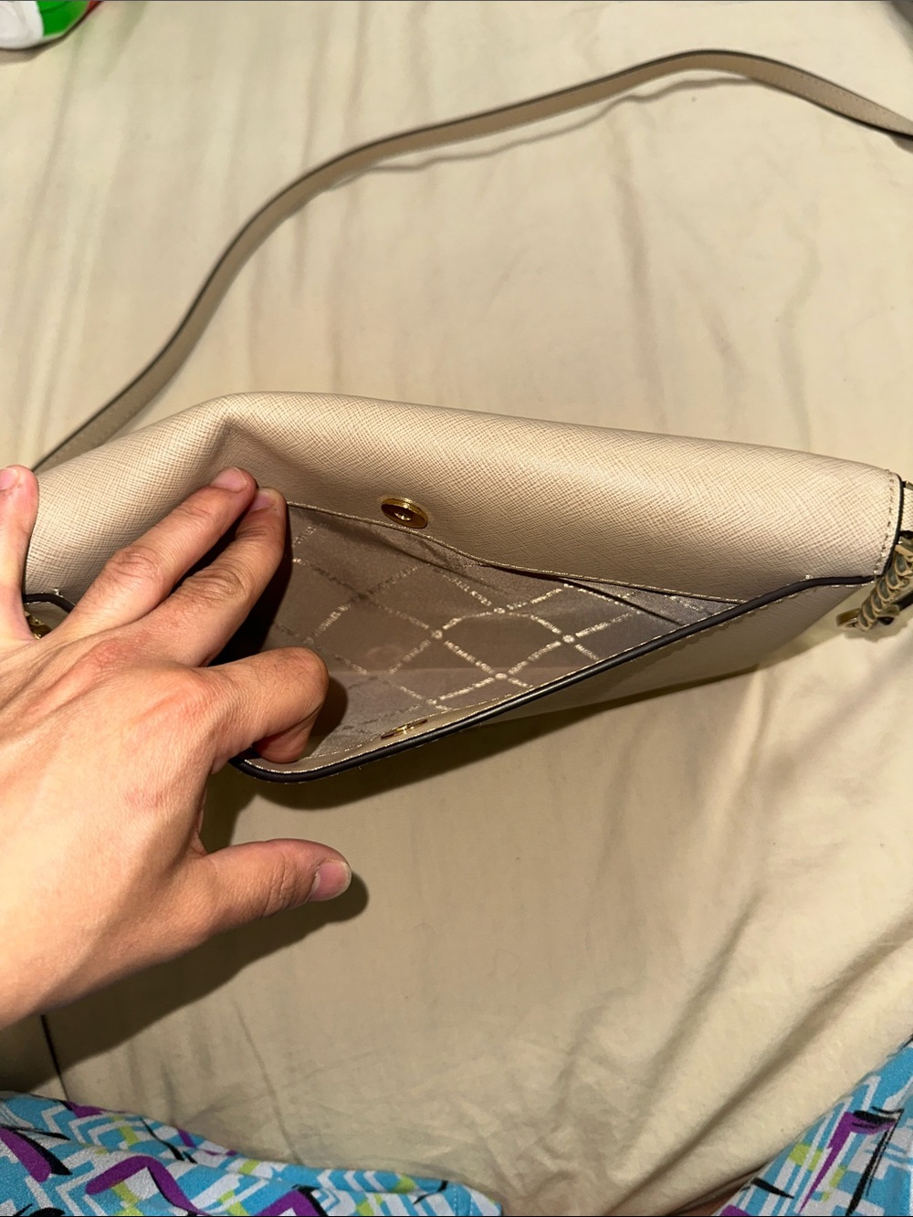 Michael Kors Cream Crossbody Envelope Bag with Gold Hardware - Picture 6 of 9